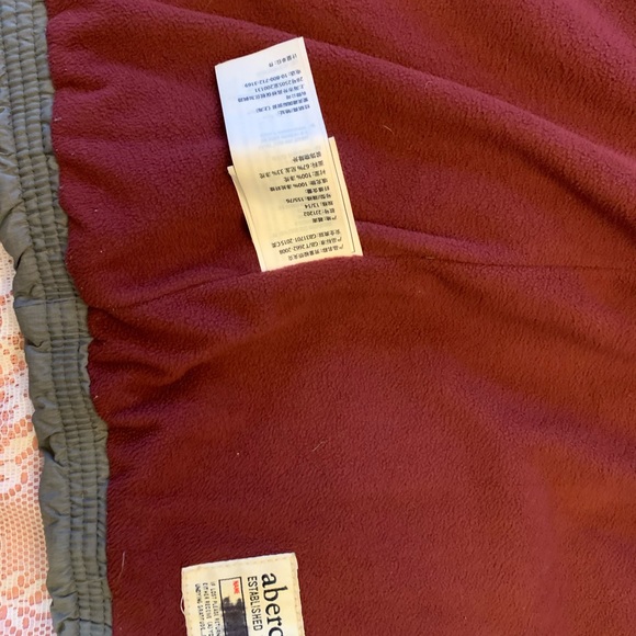 Abercromie - Picture 3 of 6